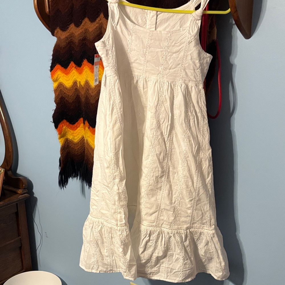 White Eyelet Sundress with Button Detail size XL 14 and 2 pair athletic shorts - Picture 3 of 8